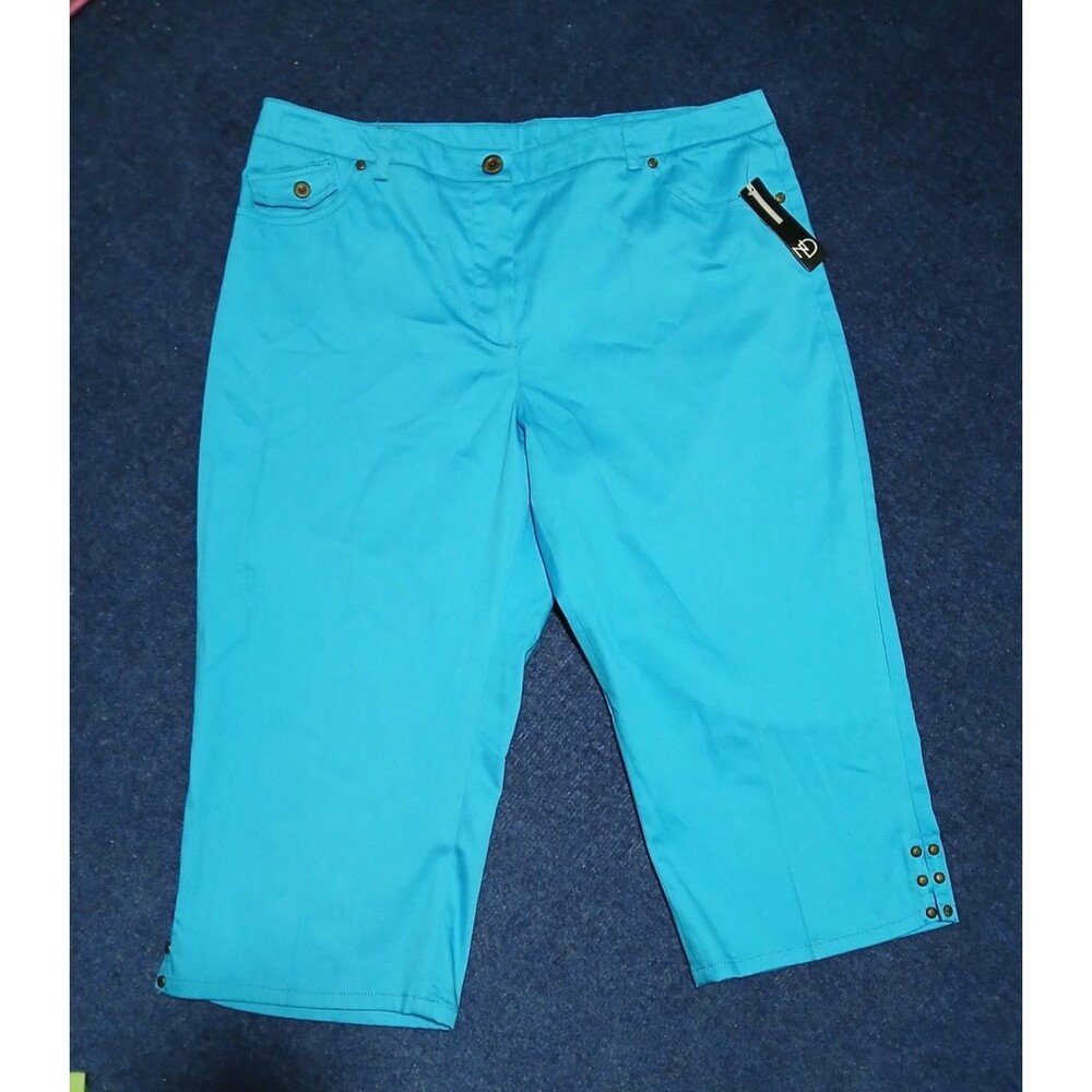New Direction Turquoise Capri Pants With Button Accents on hem 12 NWT